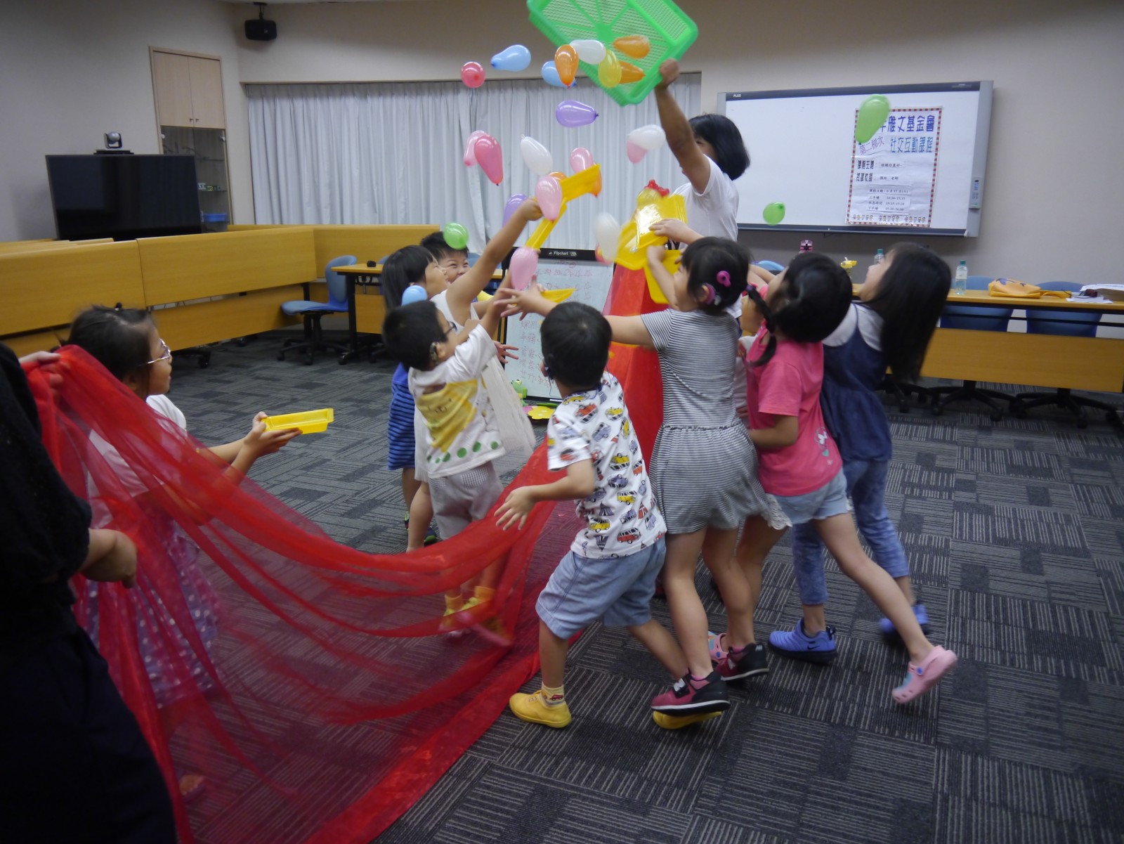 孩子進入幼兒園後要學習適應團體生活，而具備社交技巧就顯得相當重要。