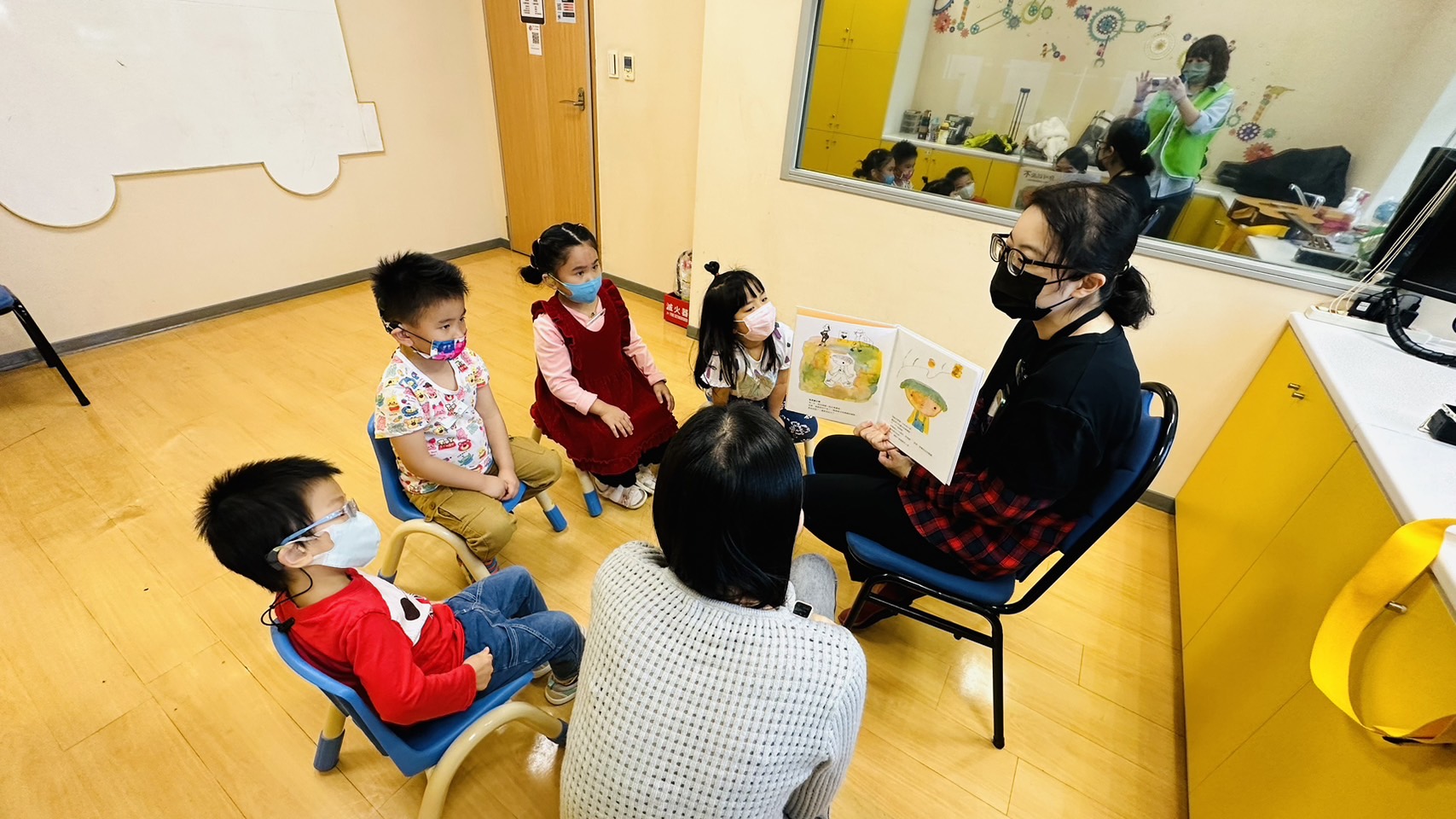 社交互動課，老師從繪本教導孩子走失該怎麼辦